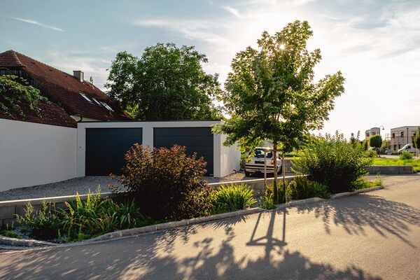 Projekt Etsdorf - Retentive Maßnahmen Draingarden-Street, Dachbegrünung, Begrünung der Zugänge